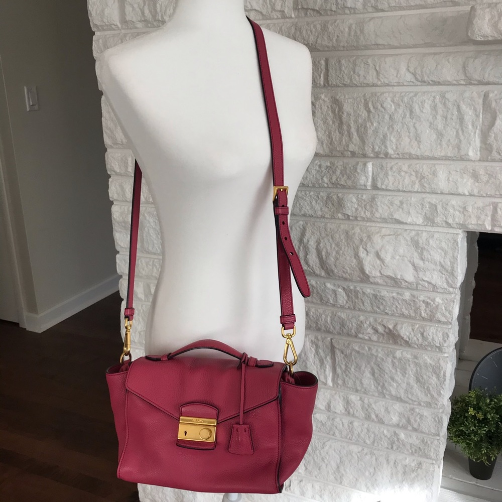 100% Authentic Prada Fuchsia Leather Crossbody - Picture 2 of 8
